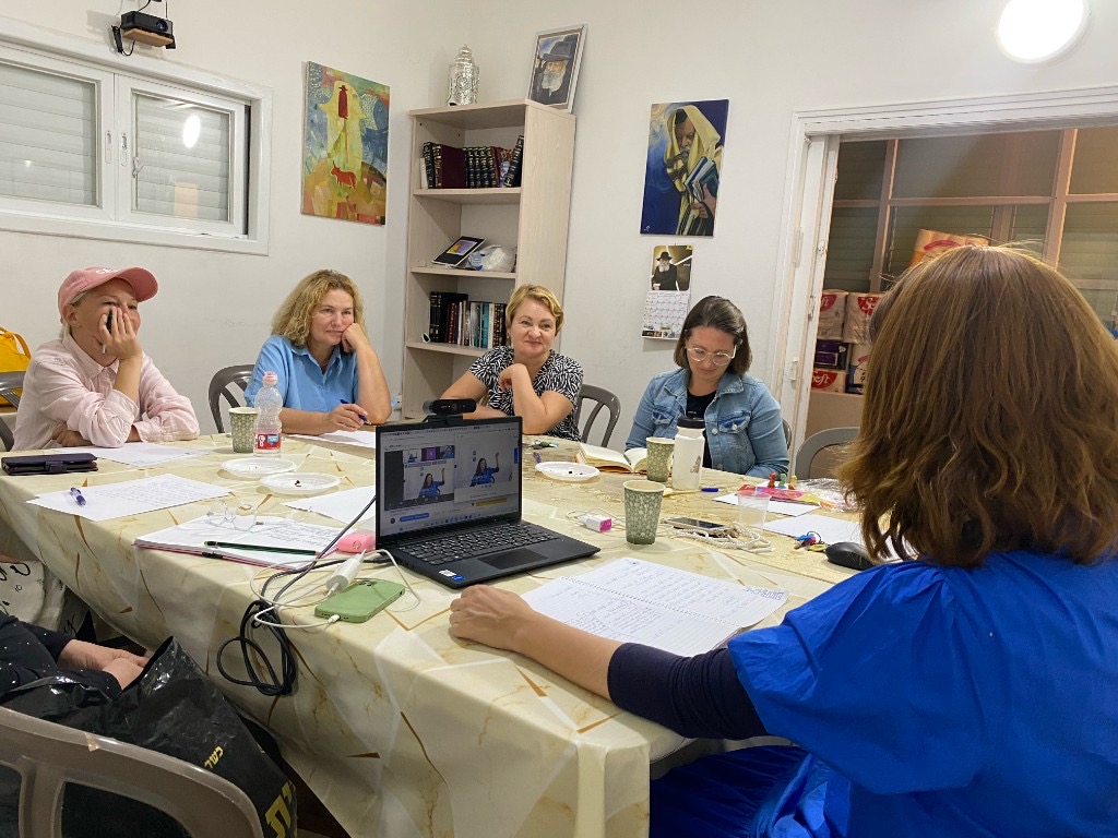 Мероприятия и уроки для женщин, где раскрывается внутренняя сила, вера и особое женское достоинство.